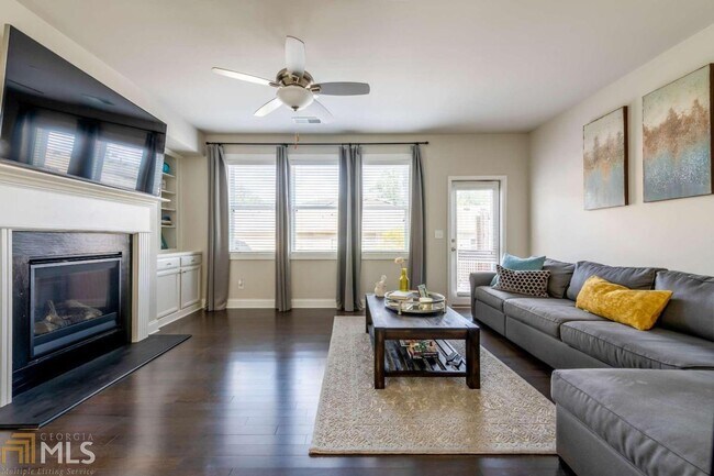 Building Photo - 225 Aventine Ln