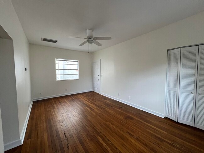 Building Photo - 323 Almeria Rd