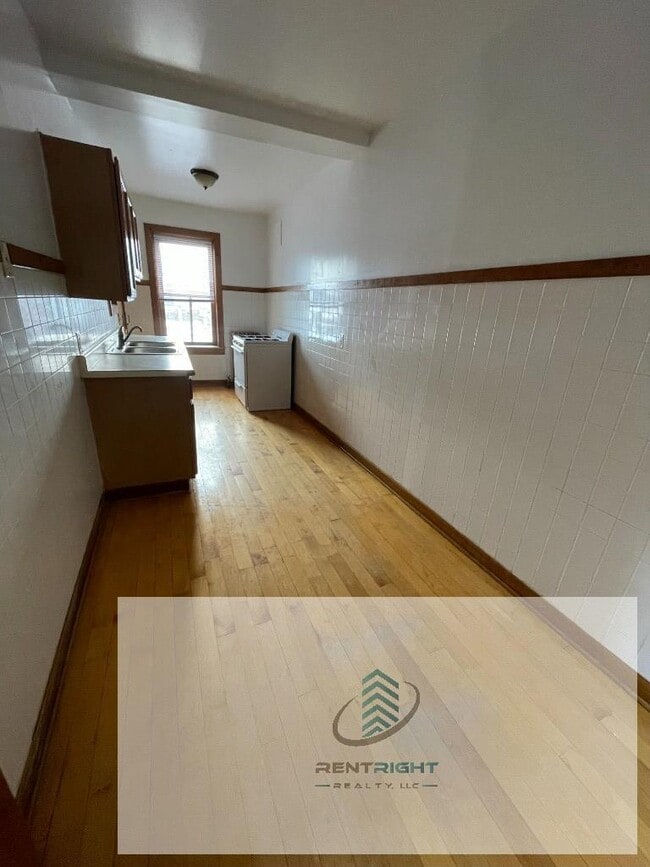 Building Photo - 5039 N Springfield Ave