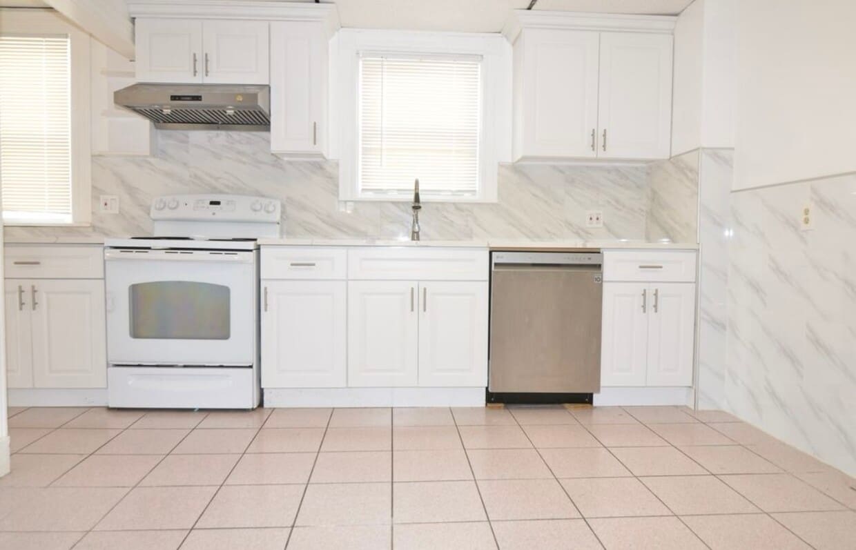 Kitchen - 114 Sagamore St