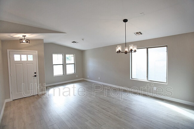 Building Photo - 12534 N 142nd Ln