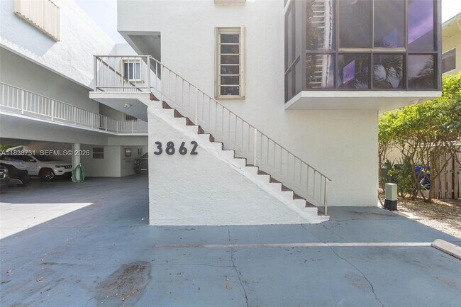 Foto del edificio - 3862 NE 171 St