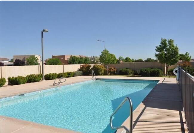 Building Photo - 6800 Vista Del Norte Dr NE