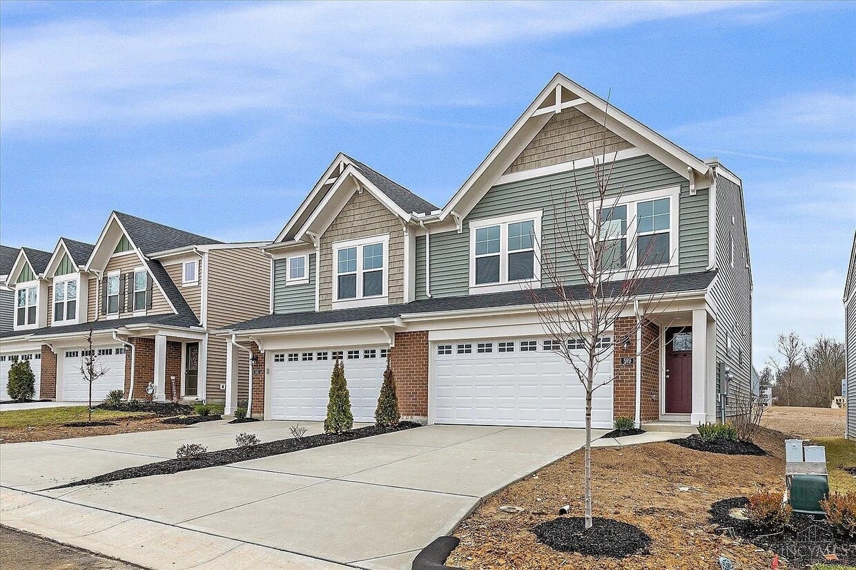 Trendy Newer-Build 3BR Craftsman with Loft, Patio & Attached Garage in Cincinnati - Trendy Newer-Build 3BR Craftsman with Loft, Patio & Attached Garage in Cincinnati