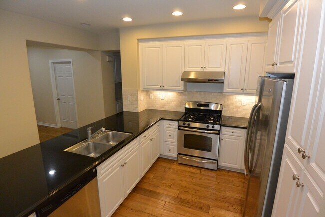 Building Photo - Beautiful 2 BD 1.5 BA Upscale Condominium,...