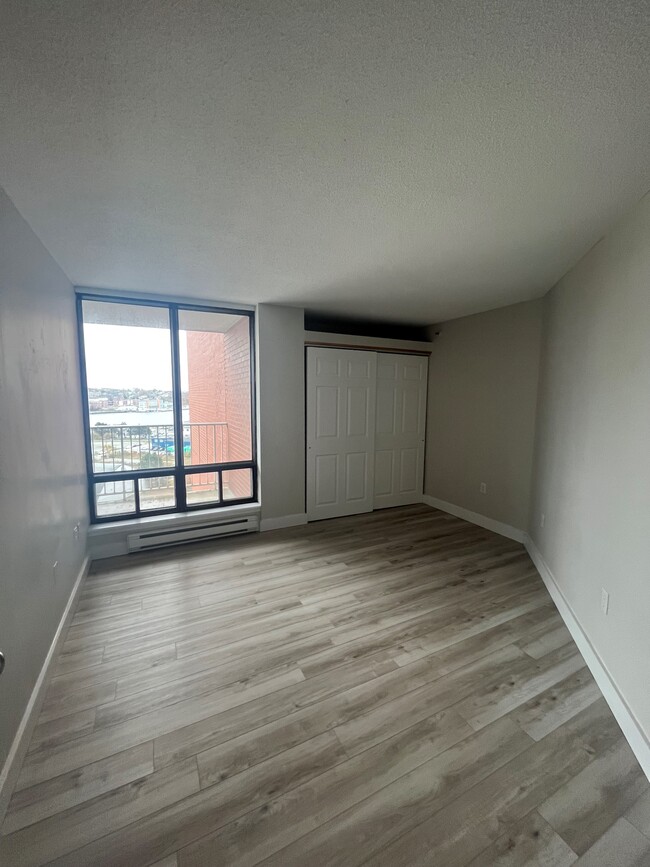 Building Photo - ONE BEDROOM APARTMENT LOCATED IN THE HEART...