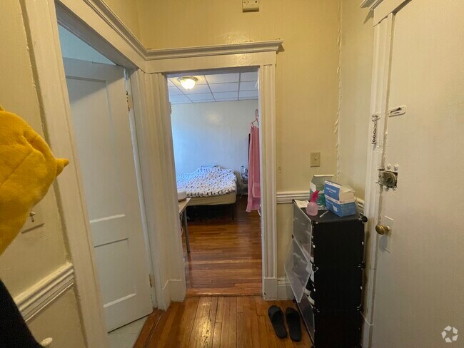 Building Photo - 158 Kelton St