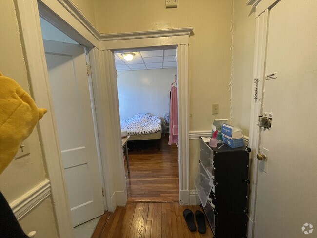 Building Photo - 158 Kelton St