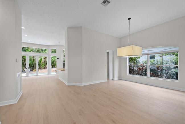 Building Photo - 9875 Palma Vista Way