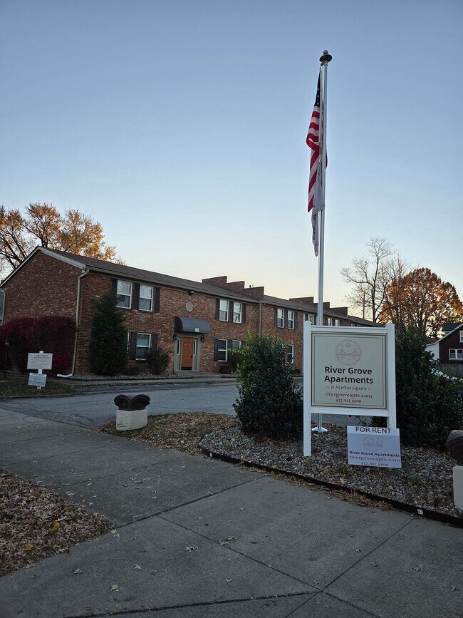 Market Square - River Grove Apartments