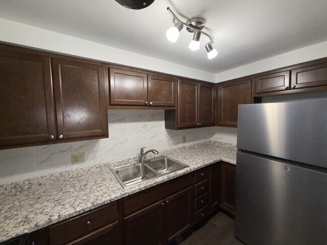 Foto del edificio - 2413 Calypso Rd