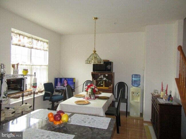 Building Photo - 9609 Lexington Pl