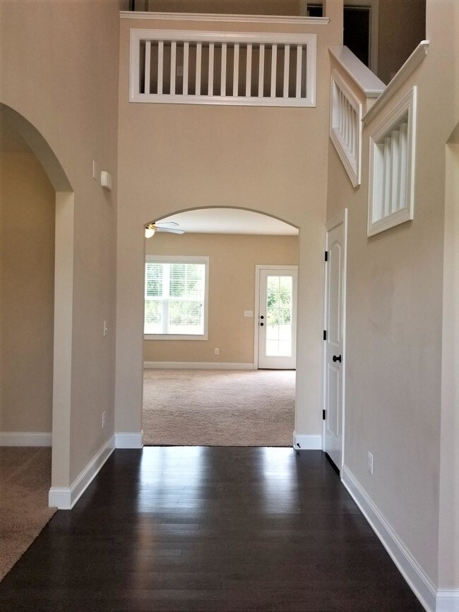 Building Photo - 132 Farmhouse Ln