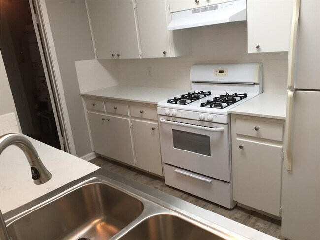 Foto del edificio - 1910 Westridge Dr