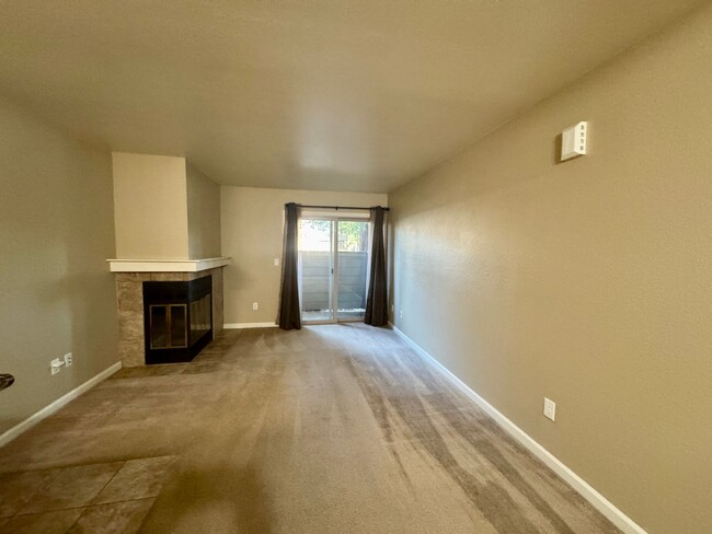 Building Photo - Adorable Condo Available Now!