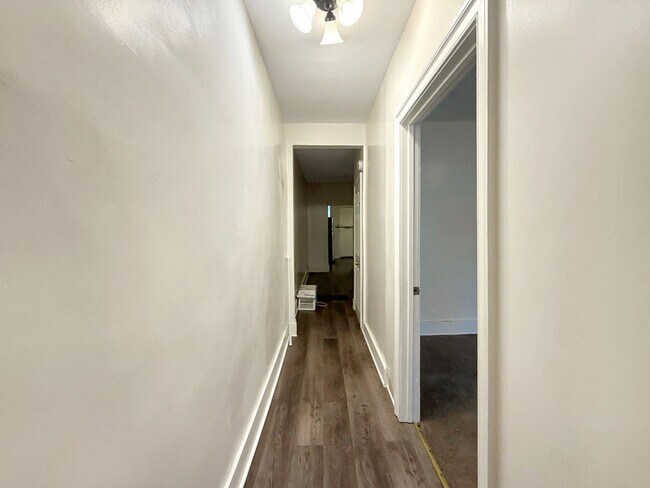 Foto del edificio - Charming Baltimore Rowhome with Updated Kitchen, Covered Front Porch & Basement
