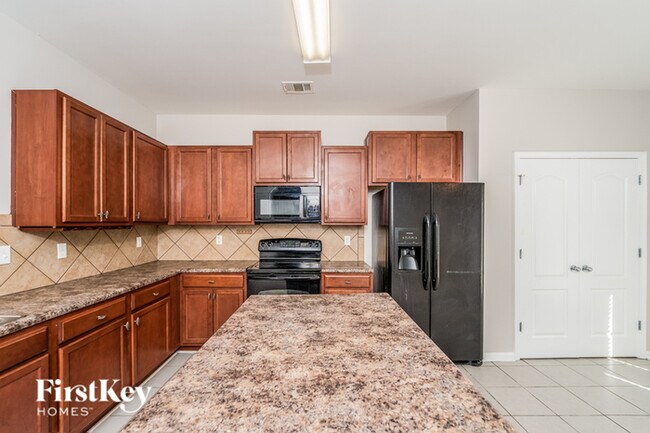 Foto del edificio - 6705 Deer Foot Dr
