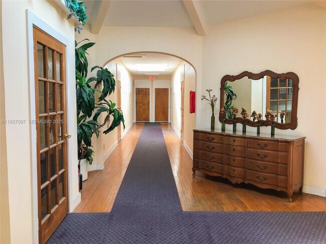 Foto del edificio - 700 W 51st St