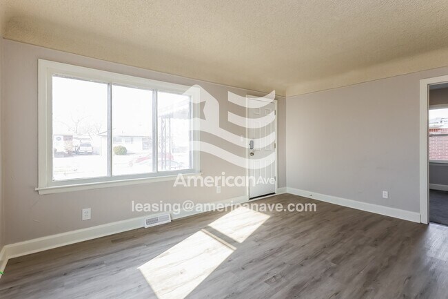 Foto del edificio - 24914 Rosalind Ave