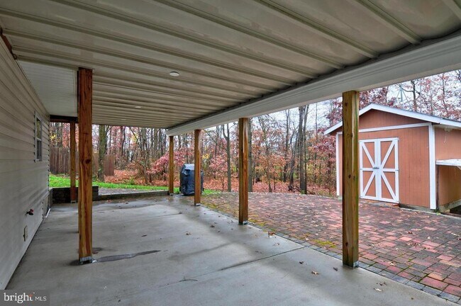 Foto del edificio - 121 Deer Hill Ct