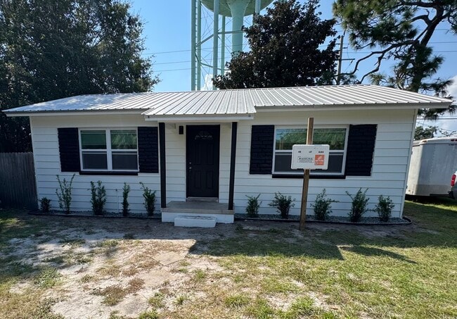 Building Photo - 102 W Oak Hill Dr