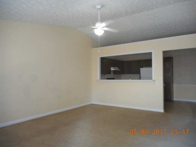 Building Photo - 2 Trestlewood Ct