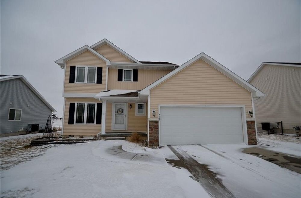 Beautiful Home With Tons of Natural Light House for Rent in West Des Moines, IA