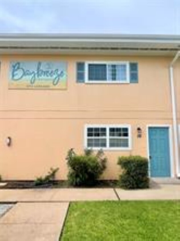Welcome to Your New Home - 1914 Larrabee St