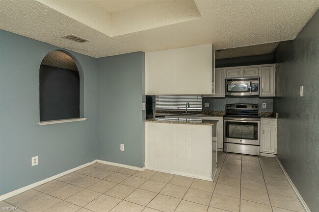 Building Photo - 3 br, 2 bath House - 2505 Crown Circle