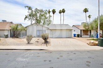 Building Photo - 4265 E Vineyard Rd