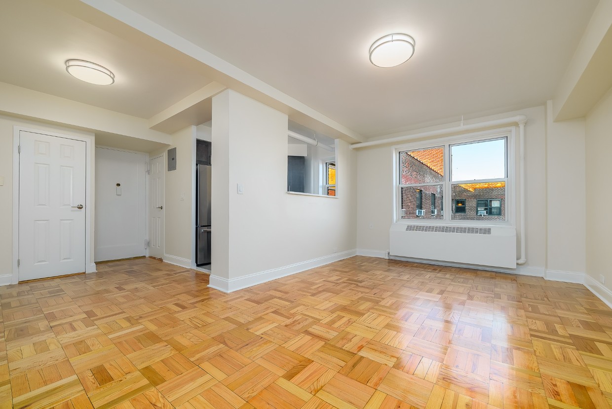 Primary Photo - 2170 Madison Avenue