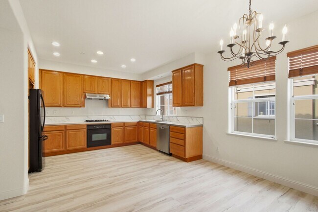 Foto del edificio - Beautiful Communication Hill Townhome