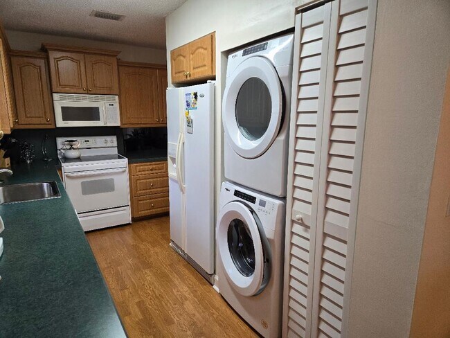 Building Photo - 13849 Royal Palm Ct
