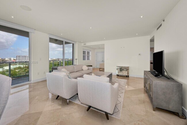 Foto del edificio - 2645 S Bayshore Dr