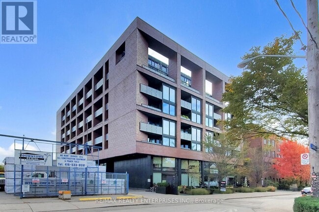 Building Photo - 383 Sorauren Ave