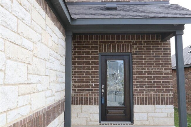 Building Photo - 7311 Albany Dr