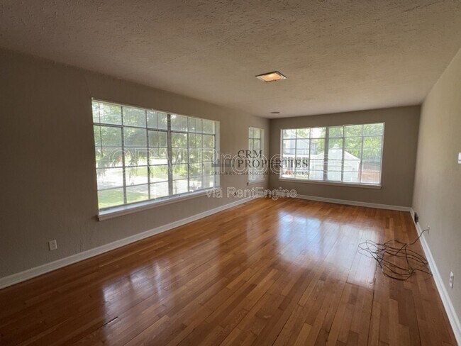 Foto del edificio - 2101 N Wheeling Ave