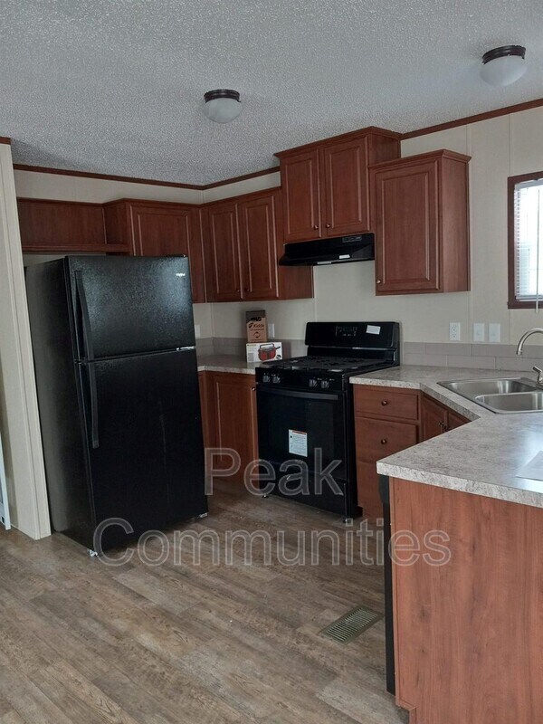 Foto del edificio - 566 Shady Brook Hts