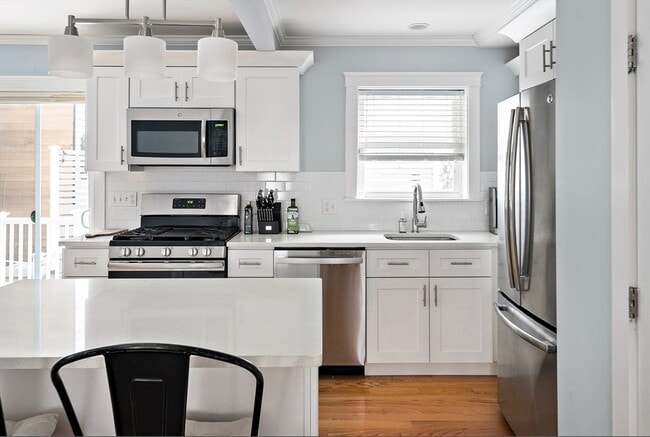 Building Photo - 182 E St