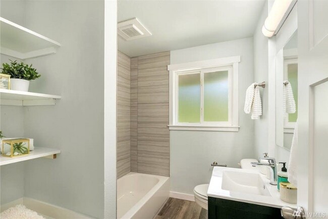Foto del edificio - 6534 25th Ave SW