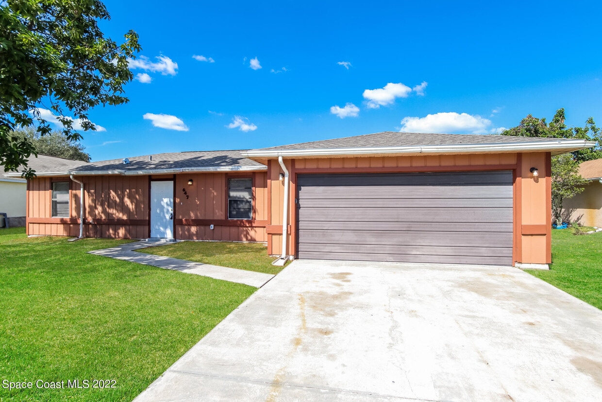 Foto principal - 647 Pampas St NW