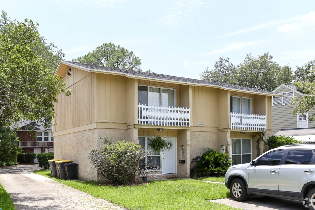 Primary Photo - 1204 Belmont Ter