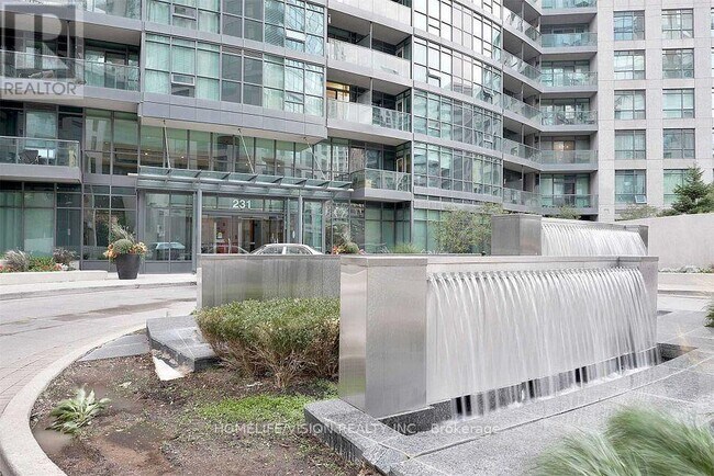 Building Photo - 231 Fort York Blvd