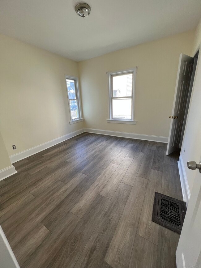 190 Whitney Ave, Bridgeport, CT 06606 Room for Rent in Bridgeport, CT