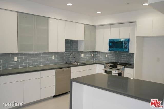 Building Photo - 4813 Oakwood Ave