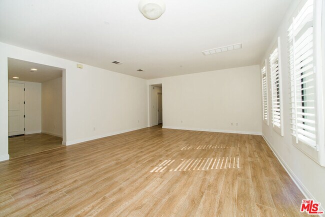 Foto del edificio - 5625 Crescent Park W