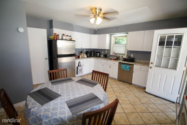 Building Photo - 2 br, 1 bath House - 49 Lawrence Ave
