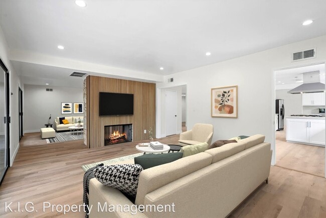 Building Photo - 4 br, 4 bath House - 1250 N Norman Place