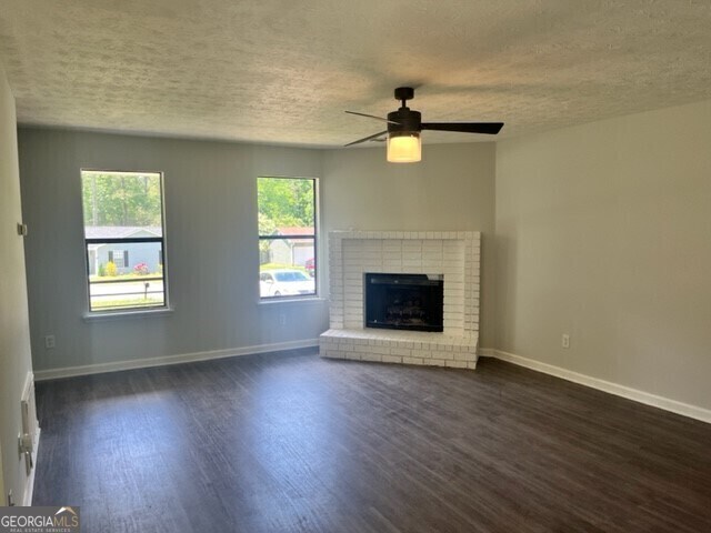 Foto del edificio - 8155 Sunnydale Ln