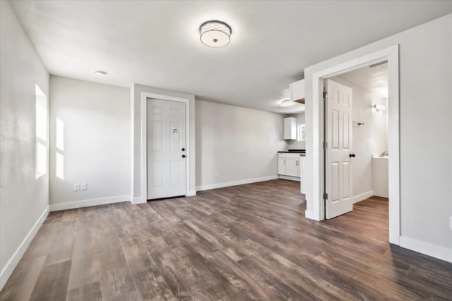 Building Photo - 224 Doty St